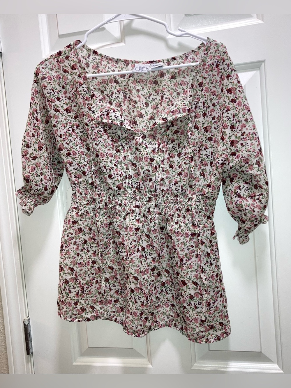 Essential DCC Missy Women’s sheer floral blouse Size Medium